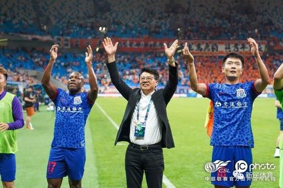 上半场麦金和登东克尔破门，下半场加纳乔梅开二度扳平，霍伊伦收获英超处子球反超。